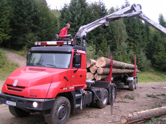 lesovůz na podvozku T163 